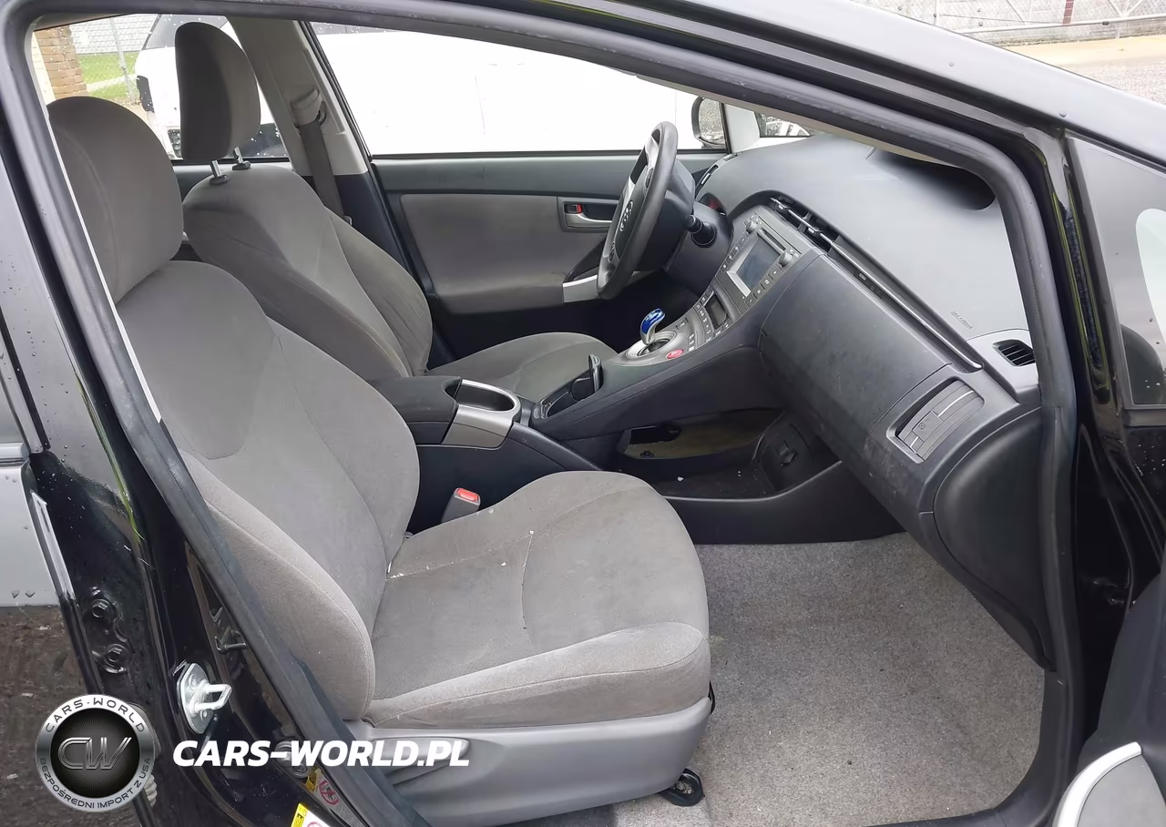 2015 Toyota Prius Two VIN:JTDKN3DUXF1915921 - 5
