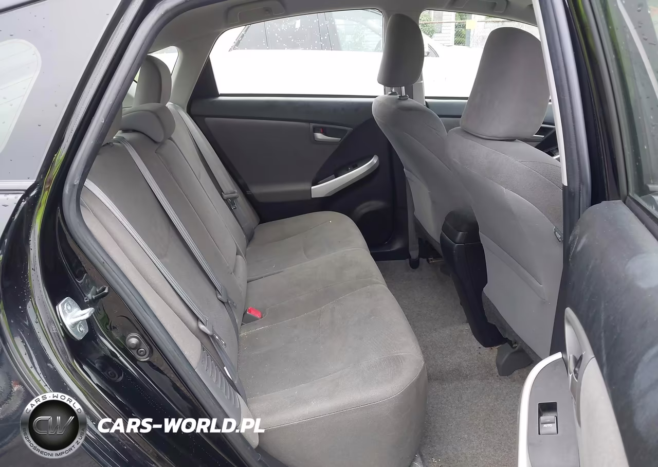 2015 Toyota Prius Two VIN:JTDKN3DUXF1915921 - 8
