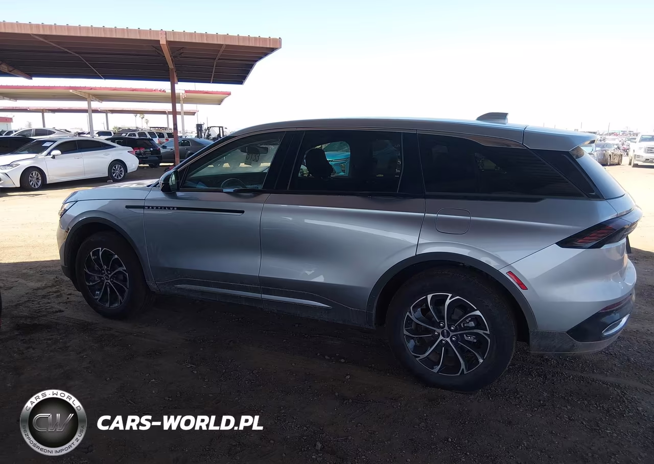 2026 Lincoln Nautilus Premiere VIN:5LMPJ8JA1TJ031251 - 14