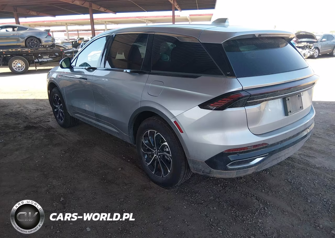 2026 Lincoln Nautilus Premiere VIN:5LMPJ8JA1TJ031251 - 3