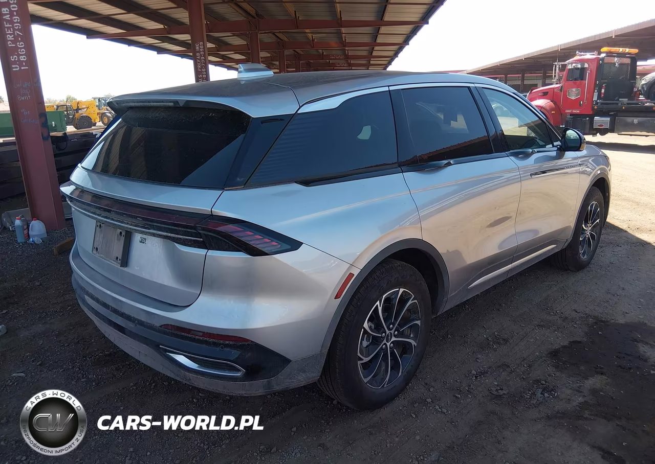2026 Lincoln Nautilus Premiere VIN:5LMPJ8JA1TJ031251 - 4