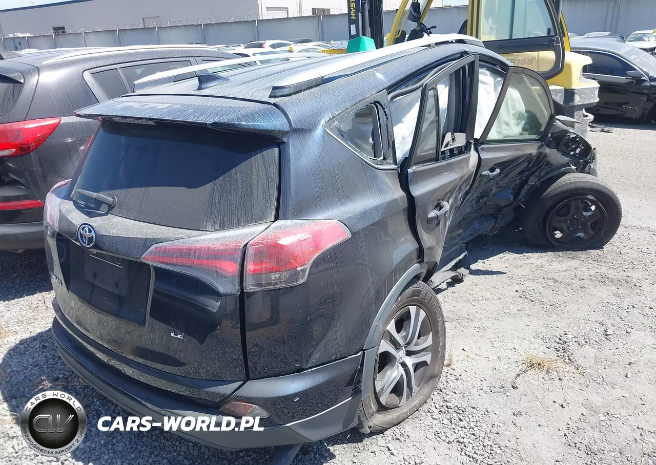 2017 Toyota Rav4 Le VIN:JTMZFREV9HJ121808 - 4