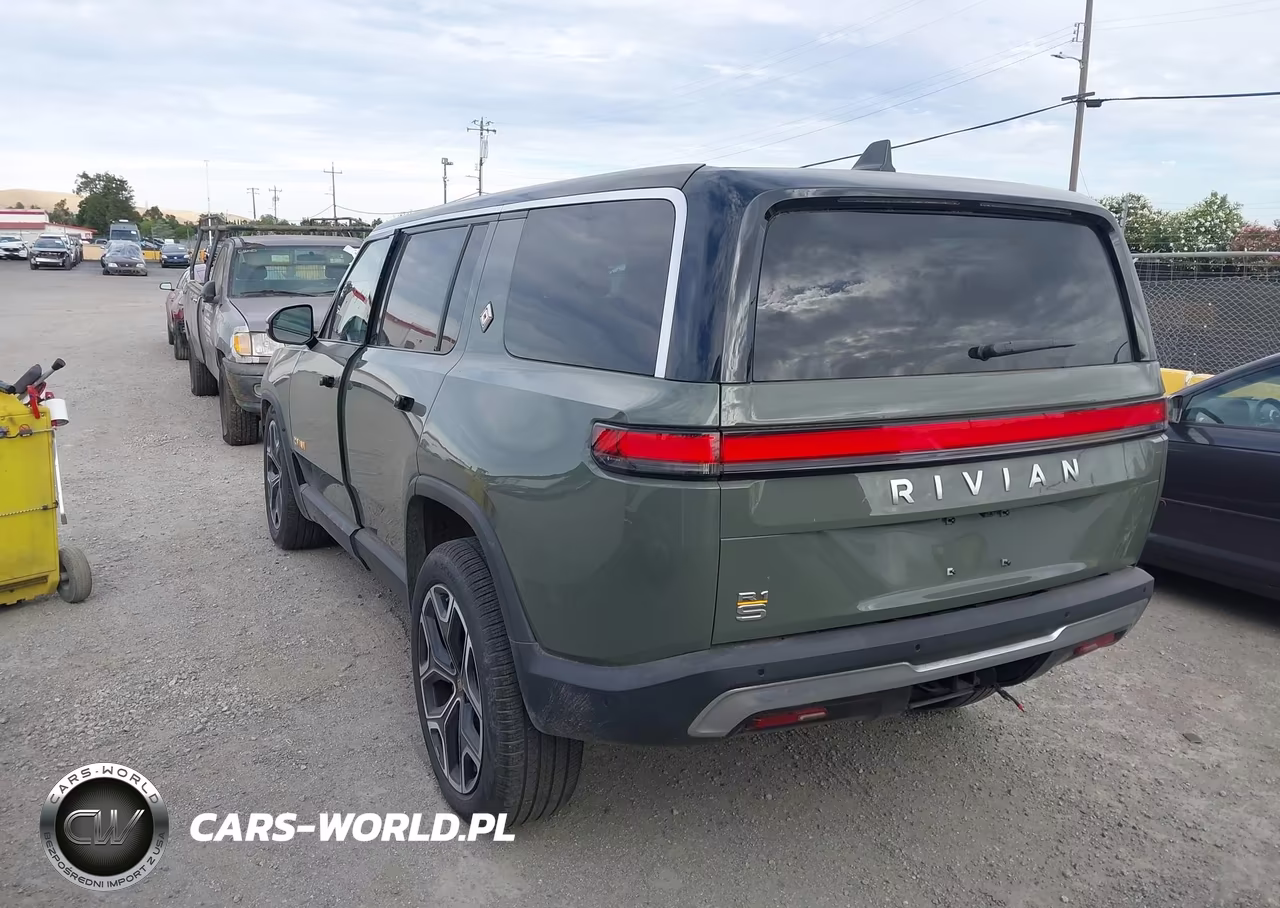 2023 Rivian R1S Launch Edition VIN:7PDSGABL6PN000530 - 3