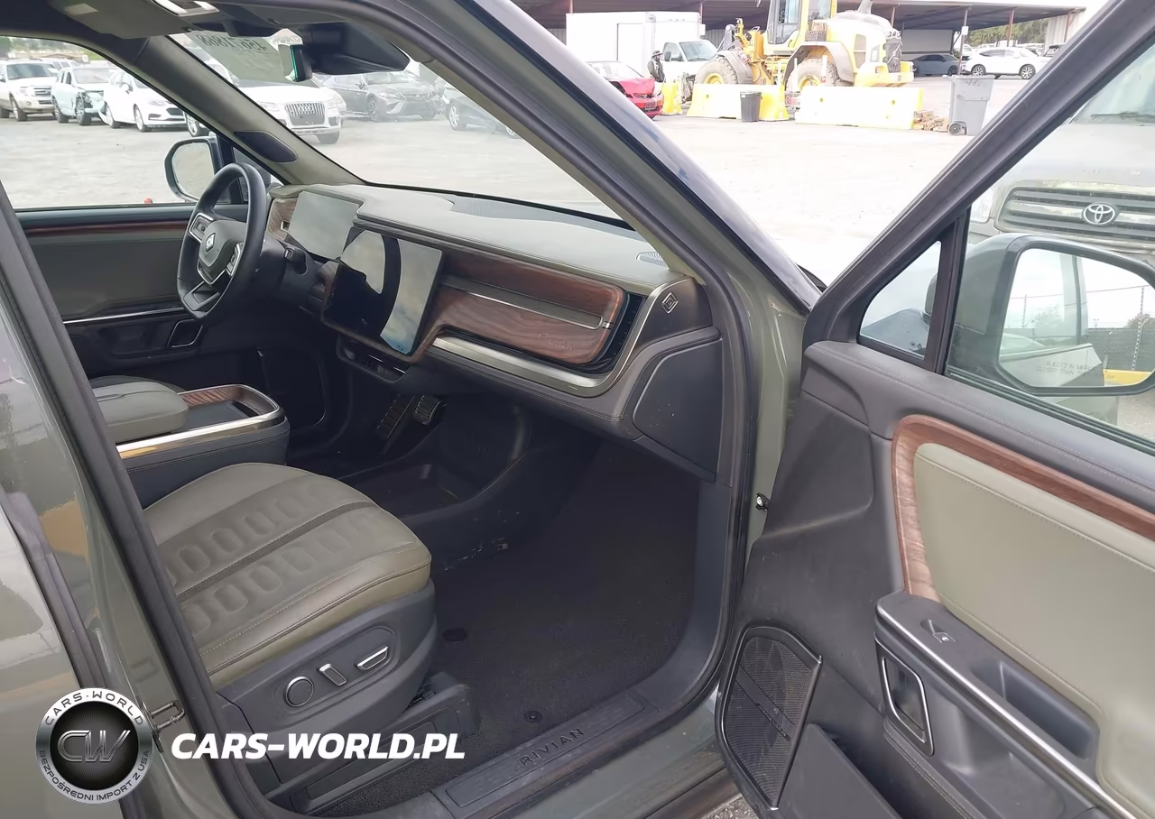 2023 Rivian R1S Launch Edition VIN:7PDSGABL6PN000530 - 5