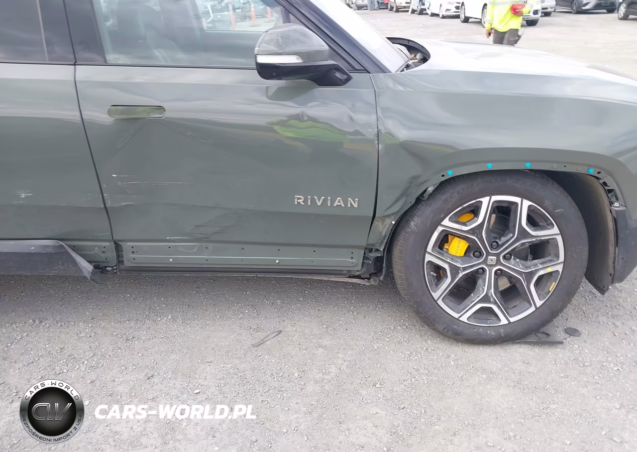 2023 Rivian R1S Launch Edition VIN:7PDSGABL6PN000530 - 6
