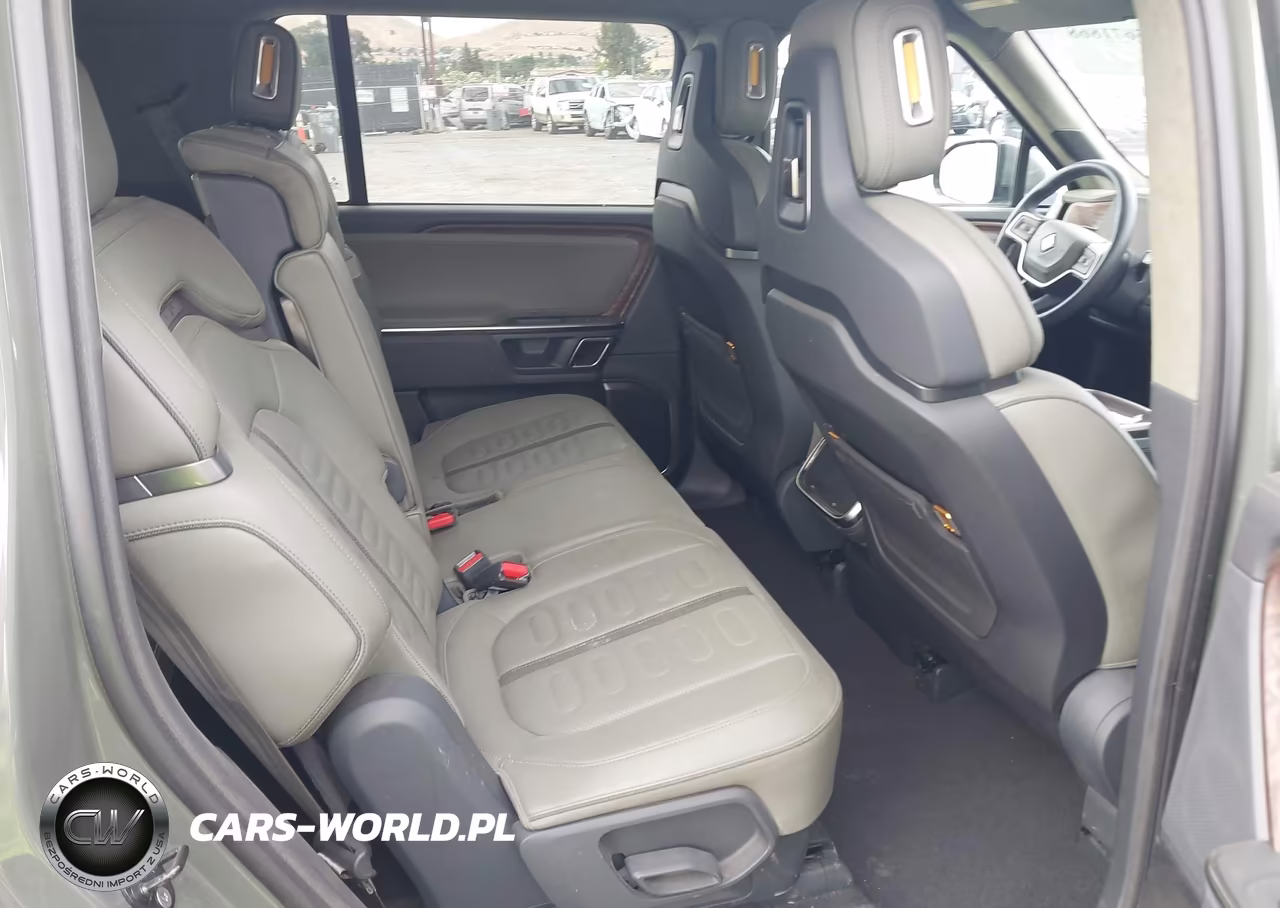 2023 Rivian R1S Launch Edition VIN:7PDSGABL6PN000530 - 8