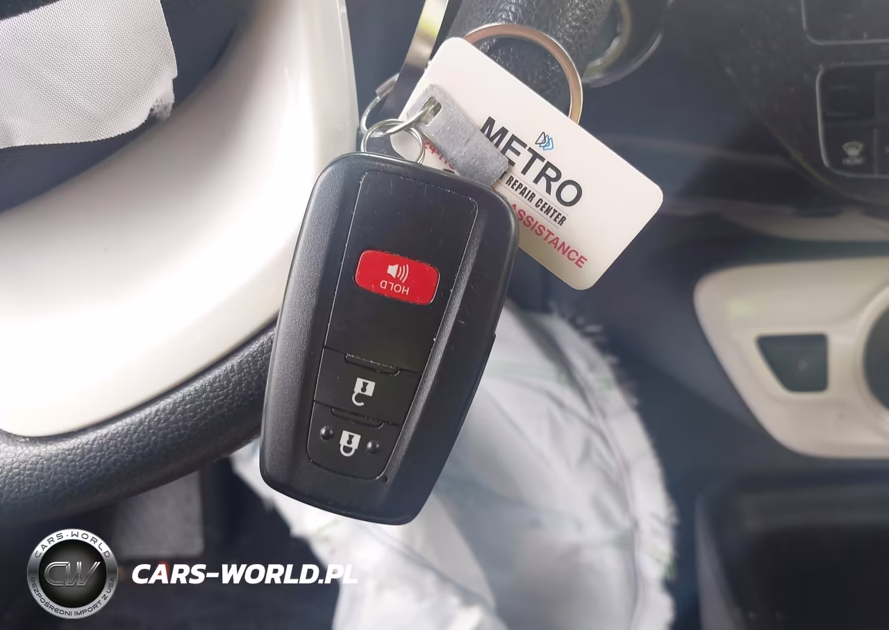 2018 Toyota Prius Two VIN:JTDKBRFU8J3069049 - 11