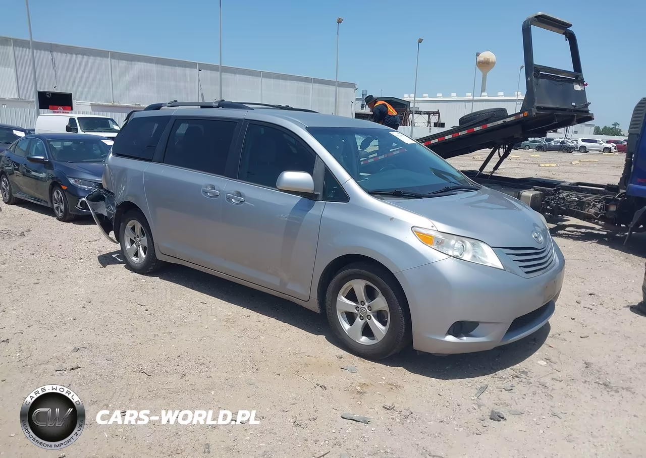 2017 Toyota Sienna Le 8 Passenger – zdjęcie 1 z 16