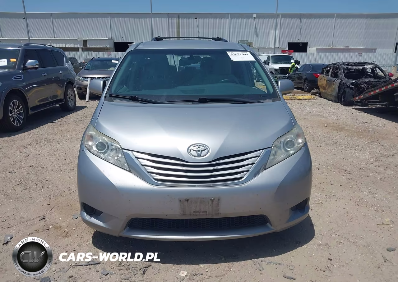 2017 Toyota Sienna Le 8 Passenger VIN:5TDKZ3DC1HS884981 - 12