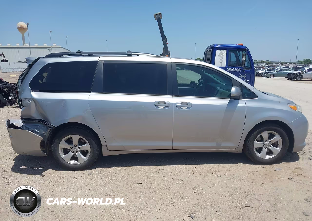 2017 Toyota Sienna Le 8 Passenger VIN:5TDKZ3DC1HS884981 - 13