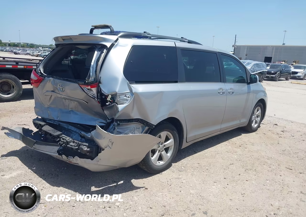 2017 Toyota Sienna Le 8 Passenger VIN:5TDKZ3DC1HS884981 - 4