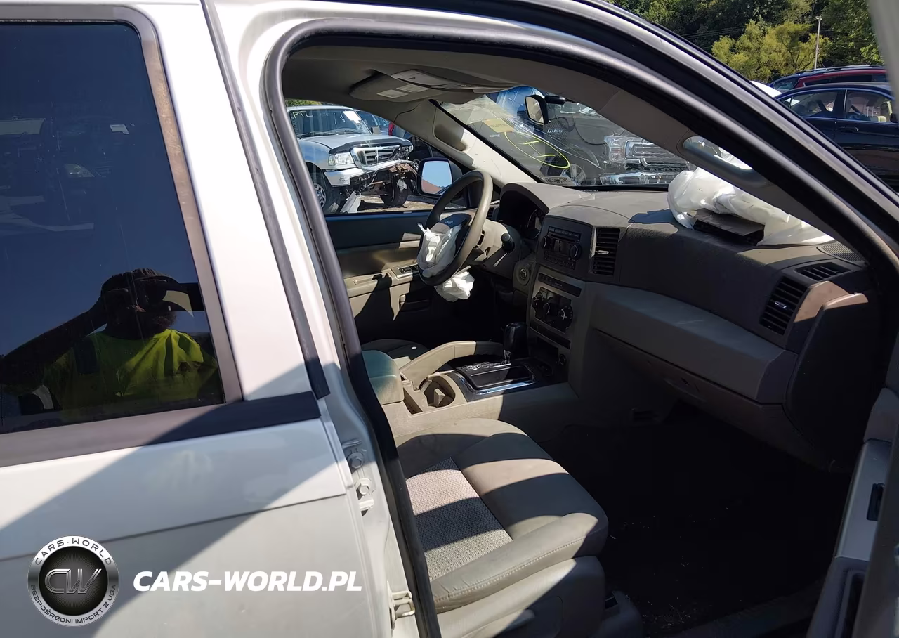 2007 Jeep Grand Cherokee Laredo VIN:1J8GR48K37C624782 - 5