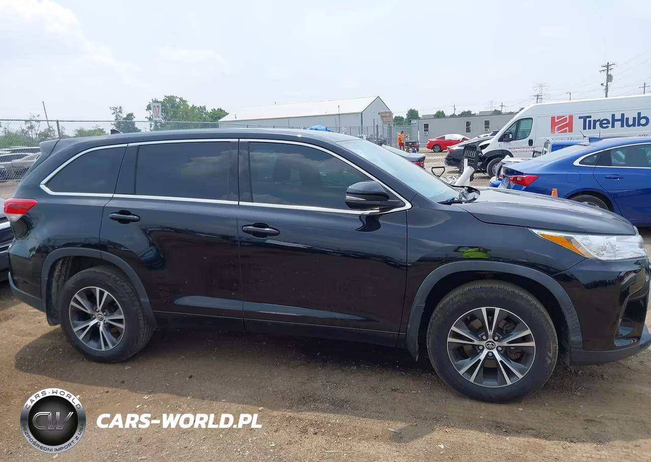 2017 Toyota Highlander Le Plus VIN:5TDBZRFH3HS427133 - 13