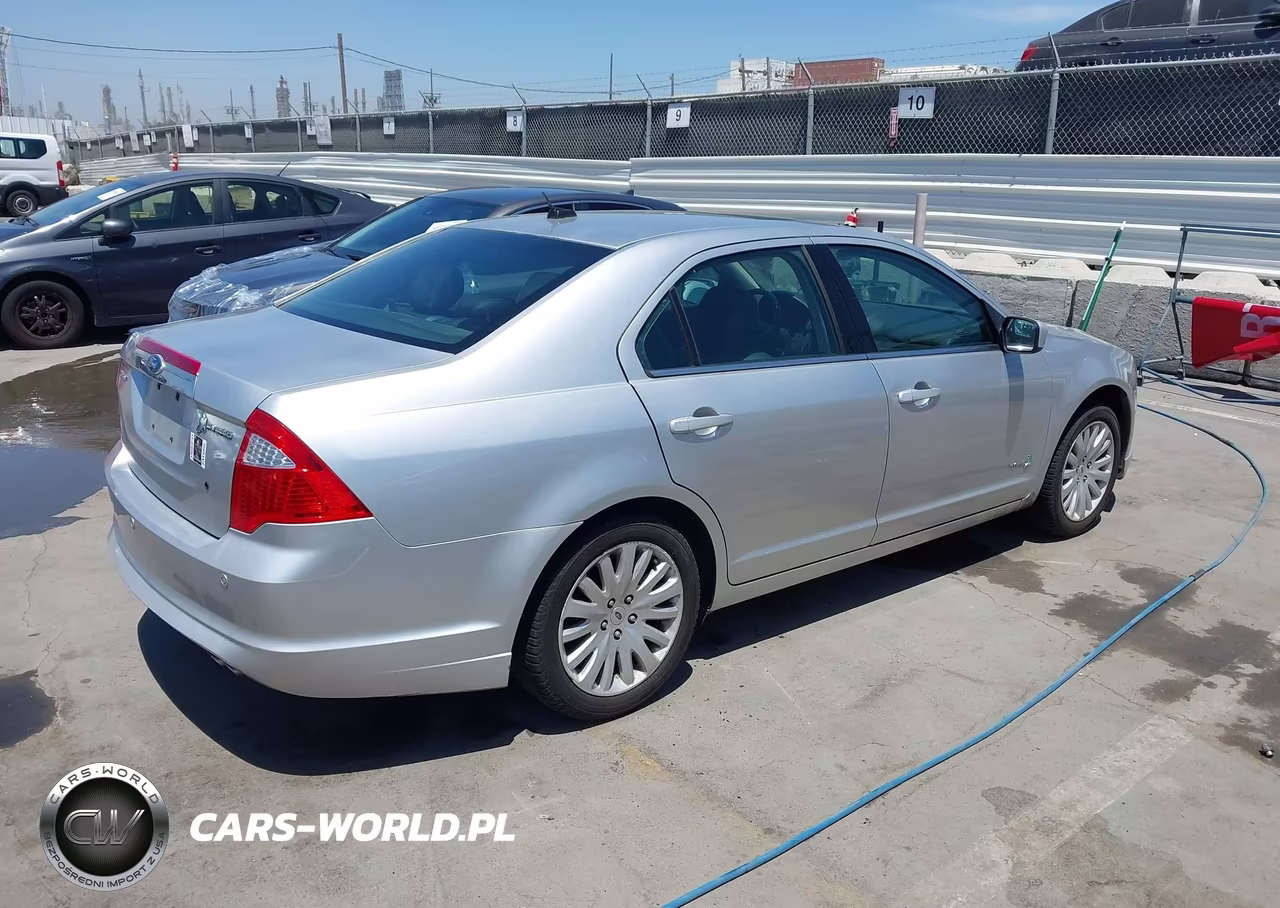 2011 Ford Fusion Hybrid VIN:3FADP0L30BR319555 - 4