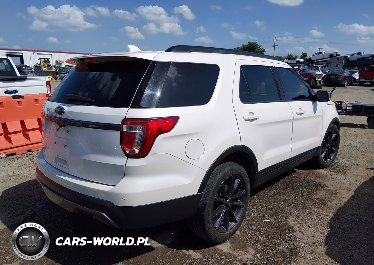 2017 Ford Explorer Xlt VIN:1FM5K7D8XHGB39429 - 4