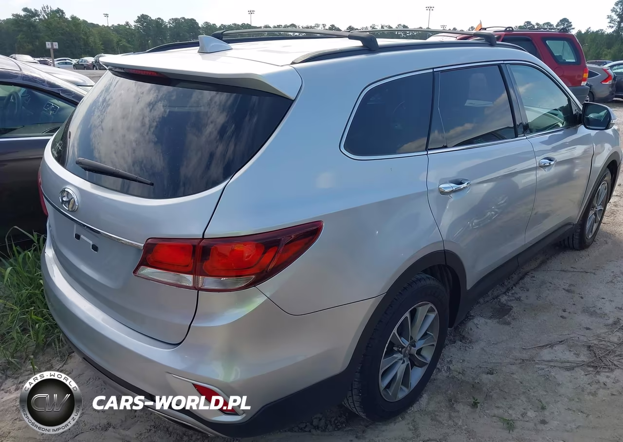 2018 Hyundai Santa Fe Se VIN:KM8SN4HF6JU266297 - 4