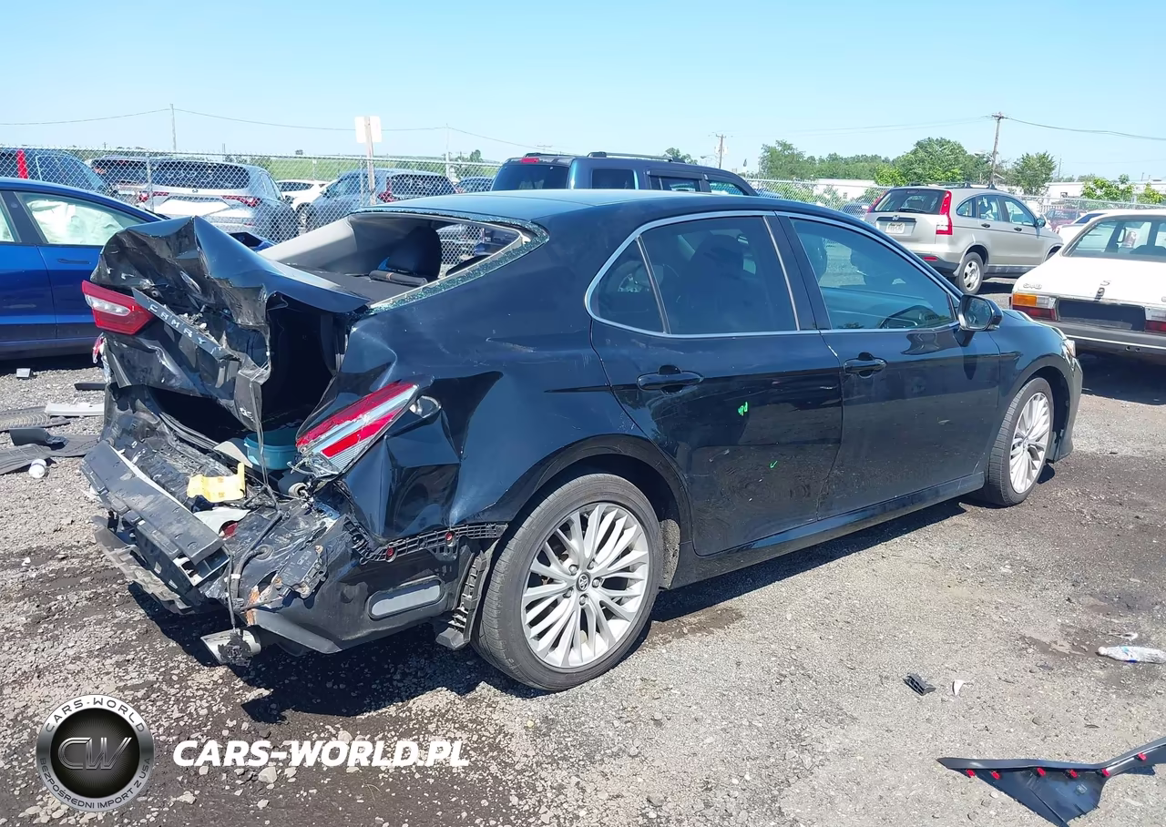 2018 Toyota Camry Xle VIN:4T1B11HK7JU041877 - 4