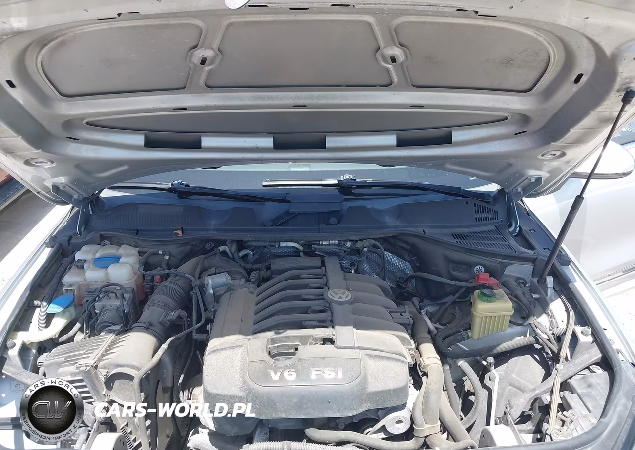 2014 Volkswagen Touareg 3.6L R-Line VIN:WVGDF9BP6ED003690 - 10