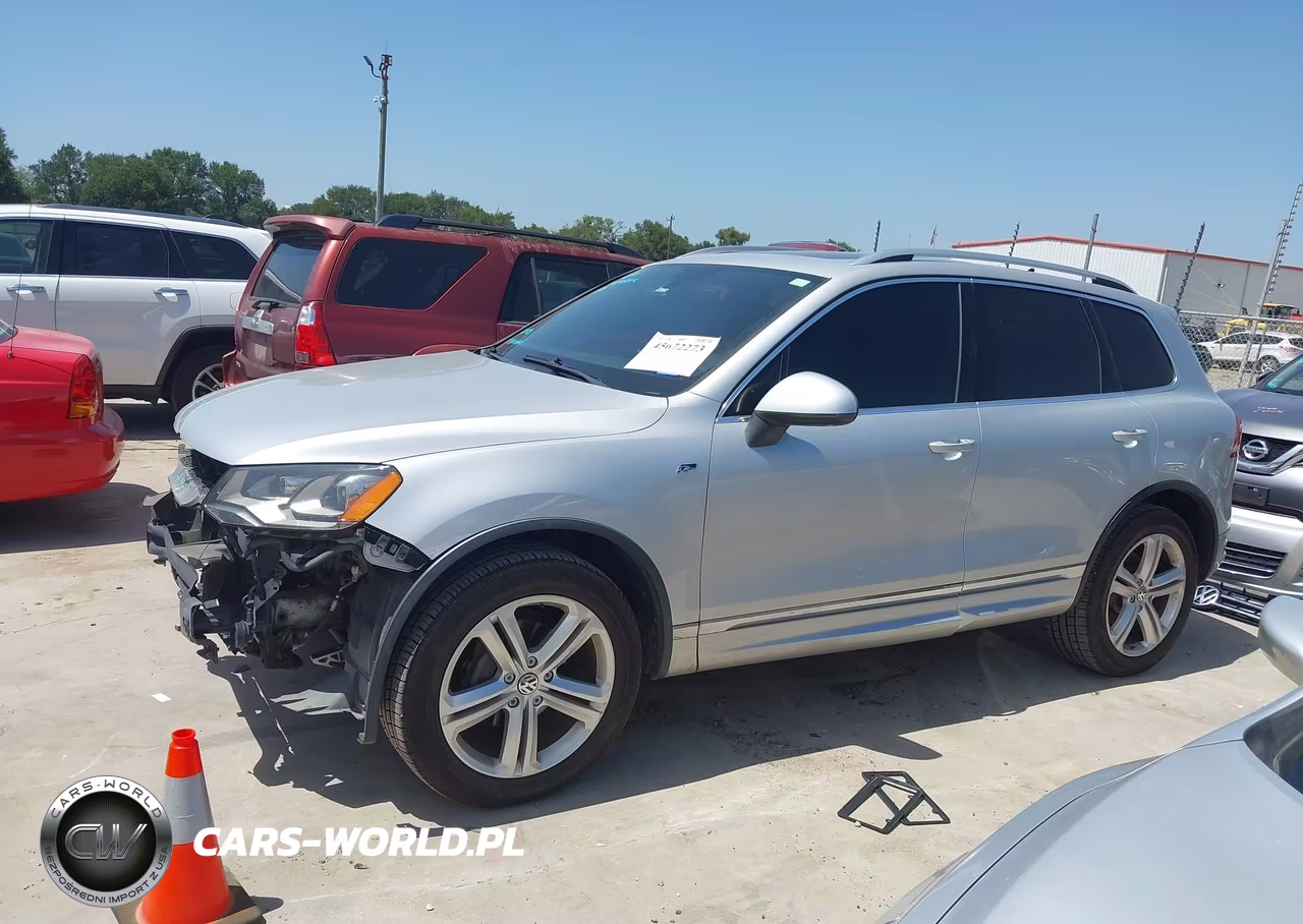 2014 Volkswagen Touareg 3.6L R-Line VIN:WVGDF9BP6ED003690 - 15