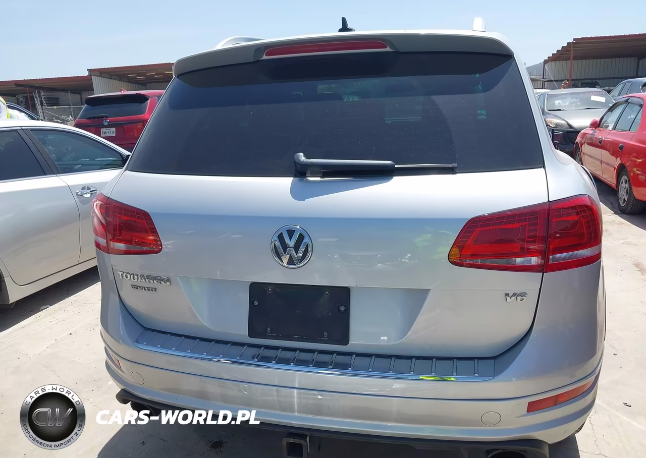 2014 Volkswagen Touareg 3.6L R-Line VIN:WVGDF9BP6ED003690 - 17