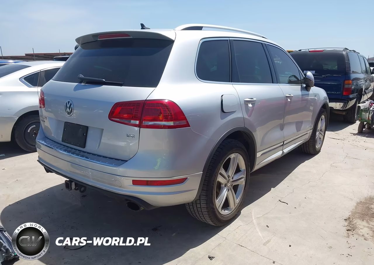 2014 Volkswagen Touareg 3.6L R-Line VIN:WVGDF9BP6ED003690 - 4