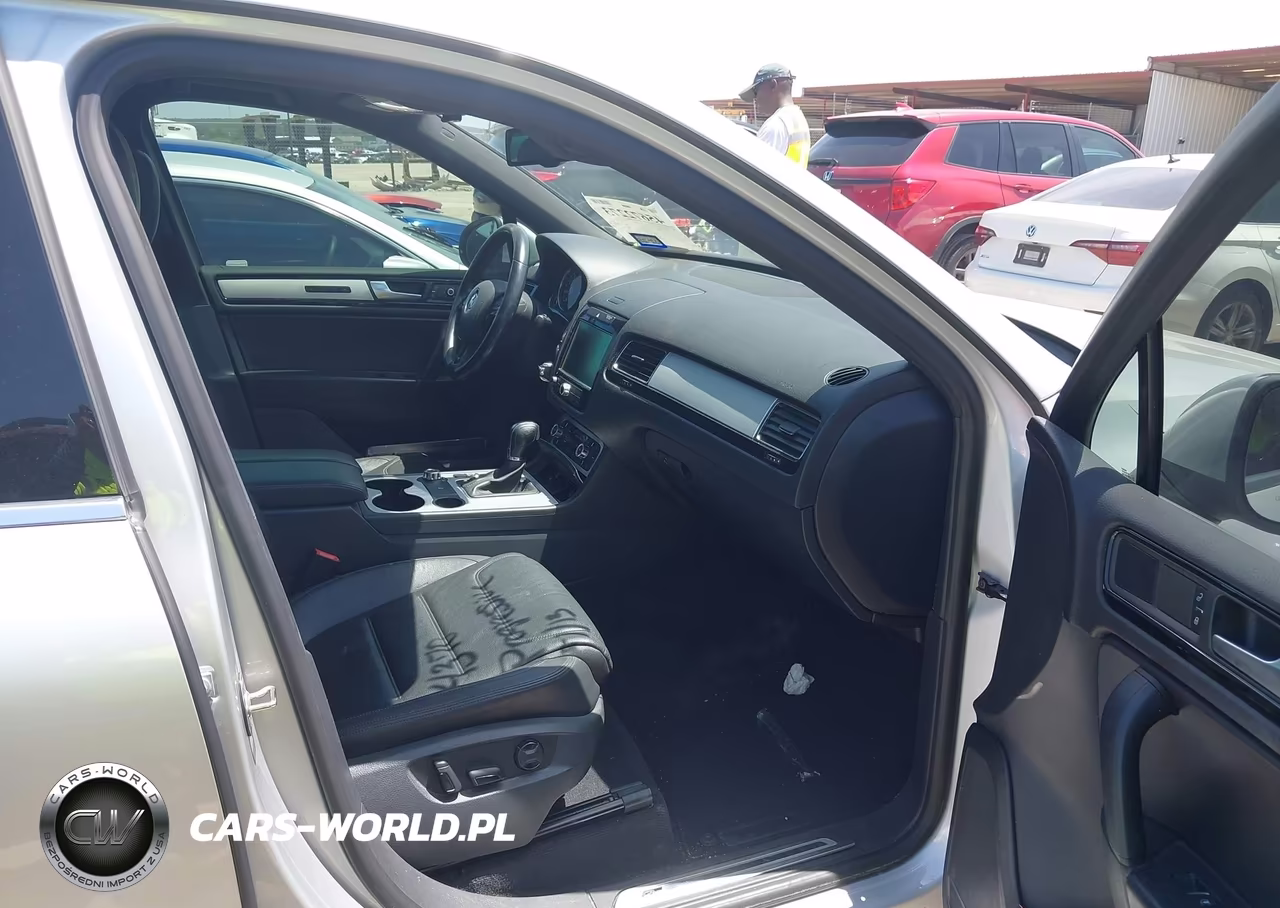 2014 Volkswagen Touareg 3.6L R-Line VIN:WVGDF9BP6ED003690 - 5