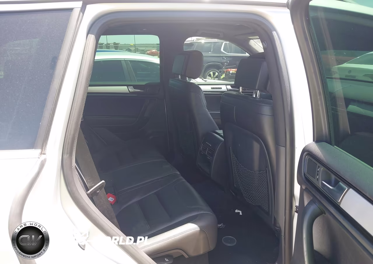2014 Volkswagen Touareg 3.6L R-Line VIN:WVGDF9BP6ED003690 - 8