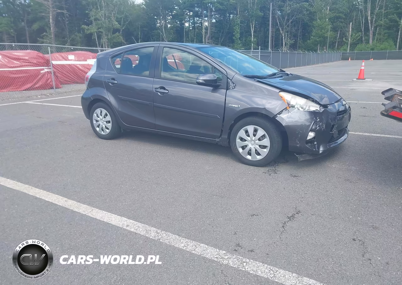 2013 Toyota Prius C Two VIN:JTDKDTB30D1040424 - 1