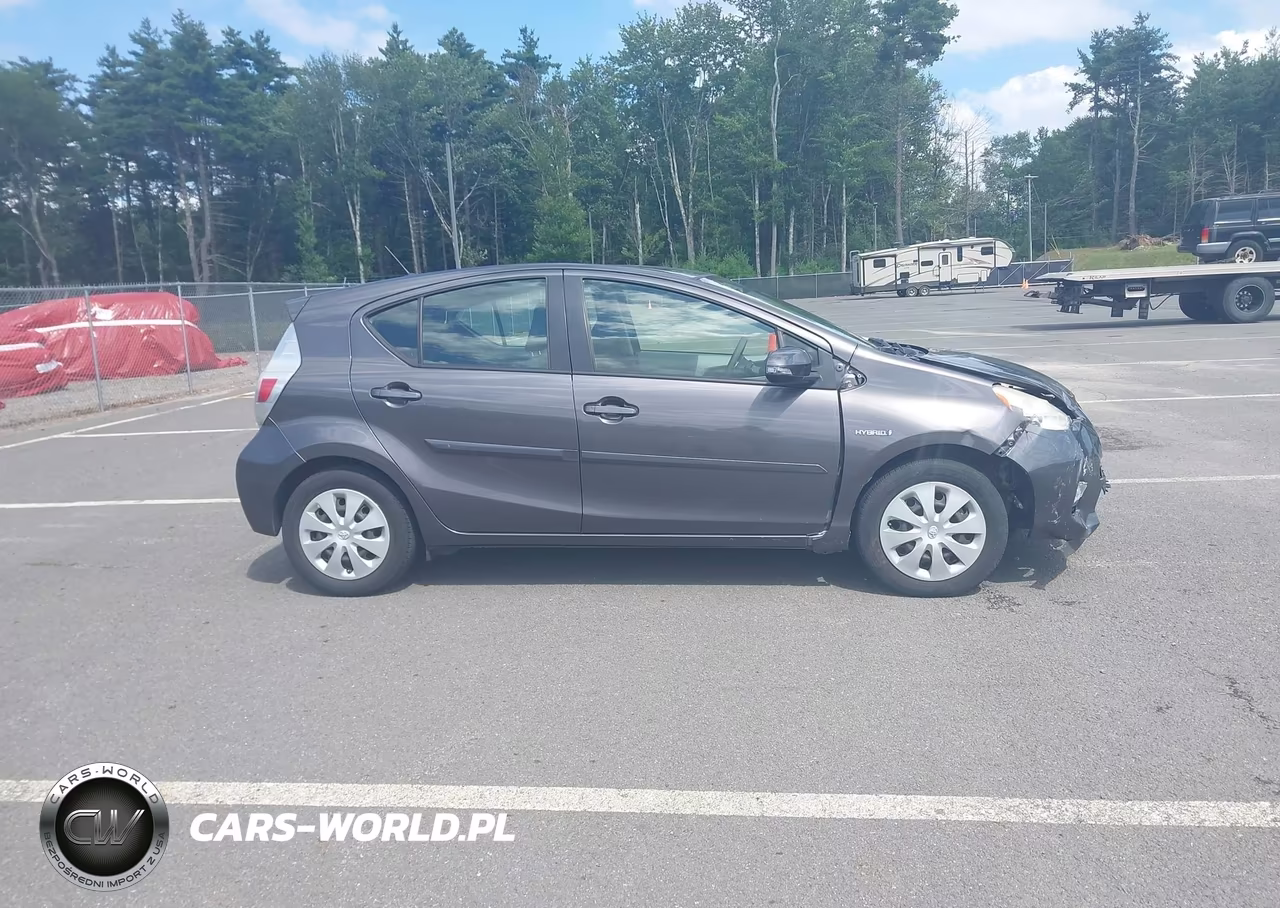 2013 Toyota Prius C Two VIN:JTDKDTB30D1040424 - 13
