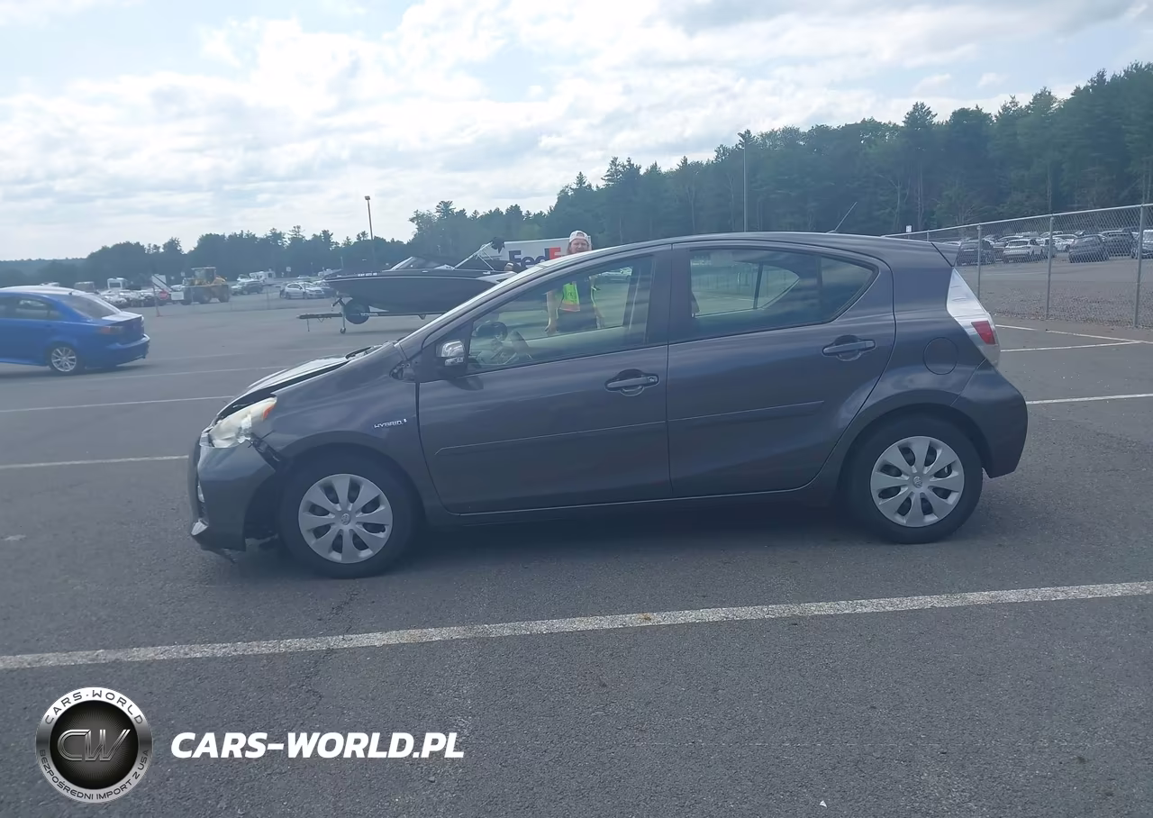 2013 Toyota Prius C Two VIN:JTDKDTB30D1040424 - 14