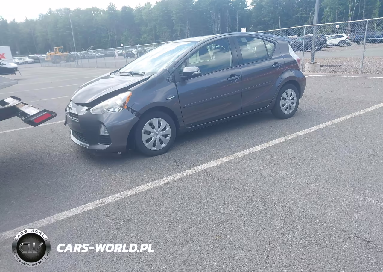 2013 Toyota Prius C Two VIN:JTDKDTB30D1040424 - 2