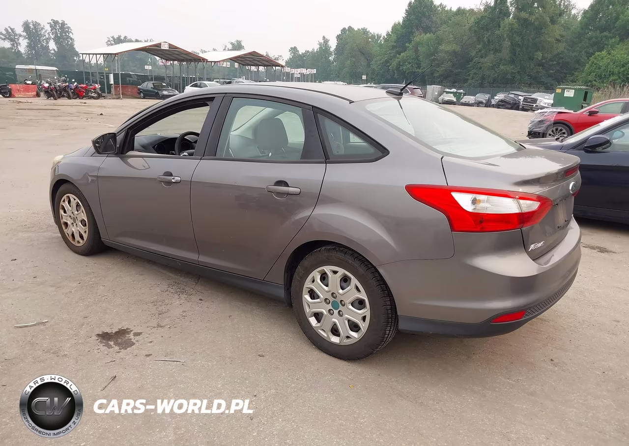 2012 Ford Focus Se VIN:1FAHP3F26CL196088 - 3