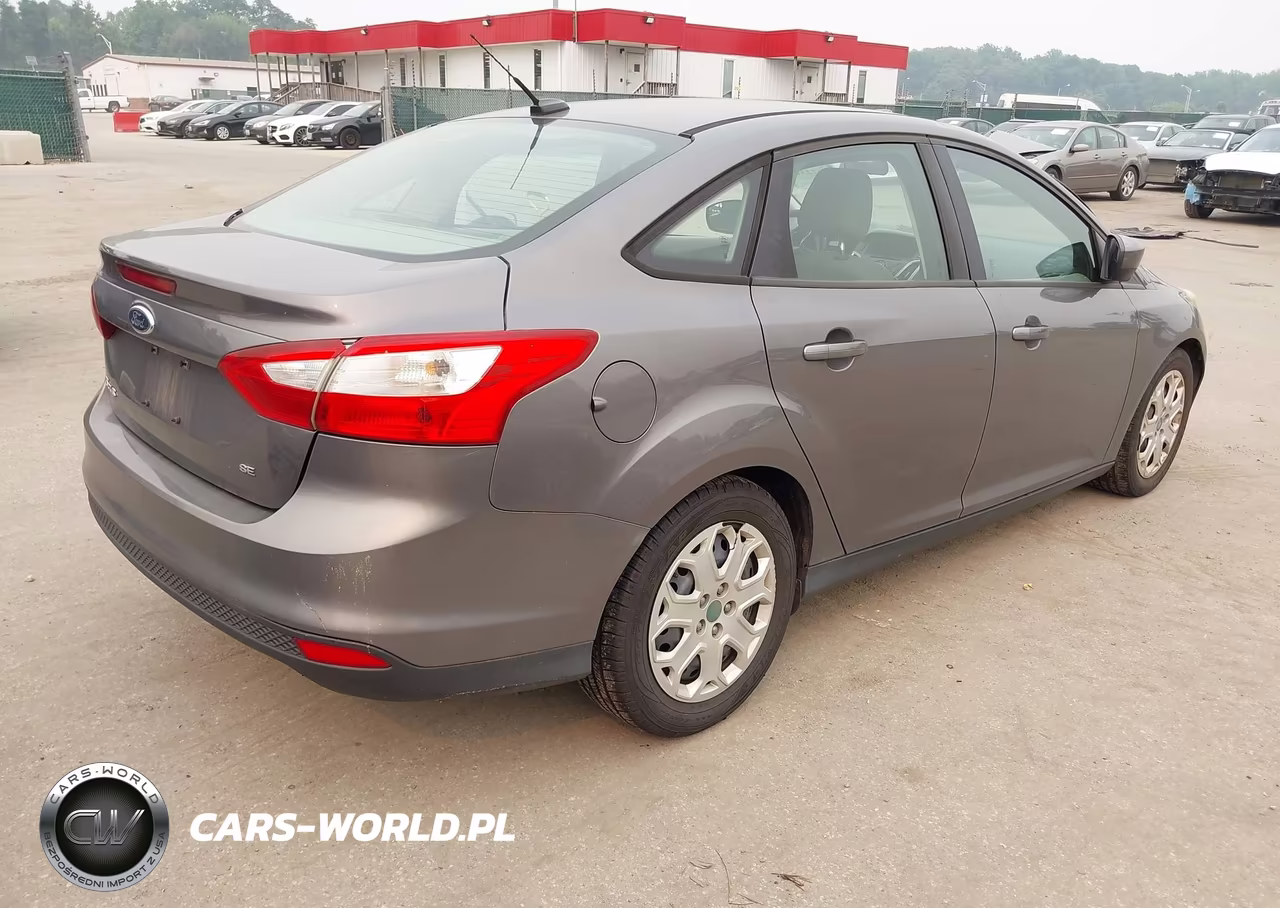 2012 Ford Focus Se VIN:1FAHP3F26CL196088 - 4