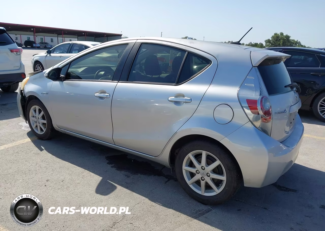 2012 Toyota Prius C Three VIN:JTDKDTB36C1523253 - 3