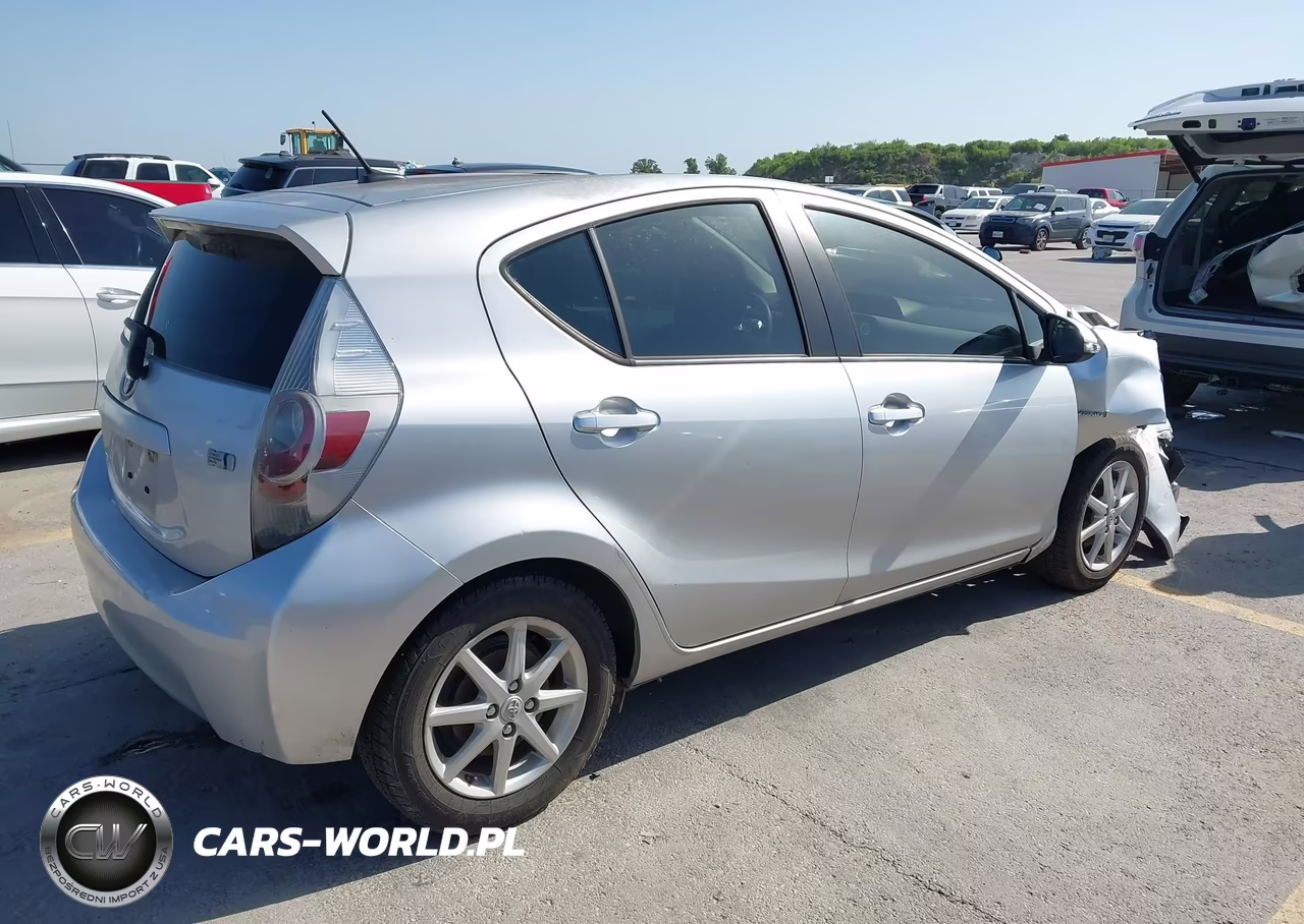 2012 Toyota Prius C Three VIN:JTDKDTB36C1523253 - 4