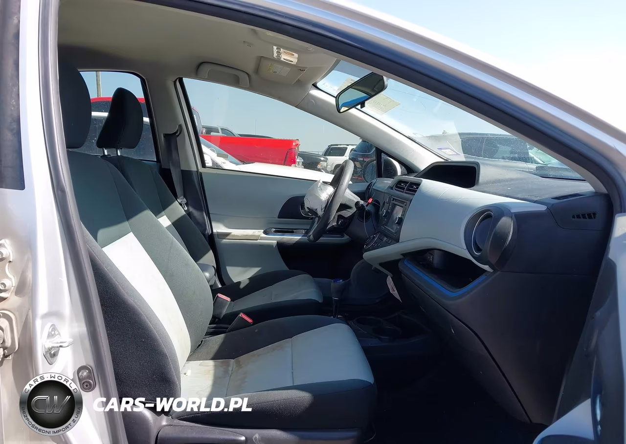 2012 Toyota Prius C Three VIN:JTDKDTB36C1523253 - 5