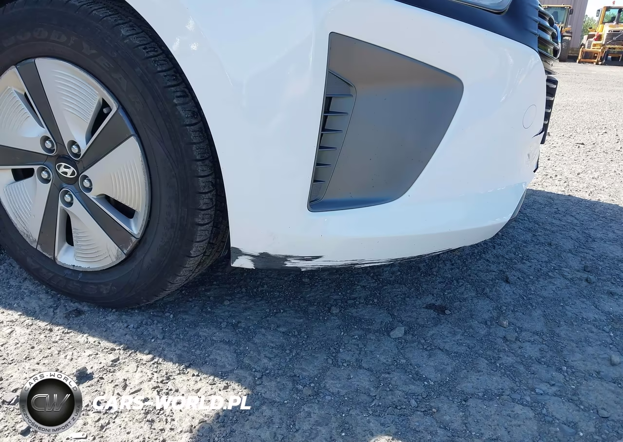 2018 Hyundai Ioniq Hybrid Blue VIN:KMHC65LC4JU075613 - 12