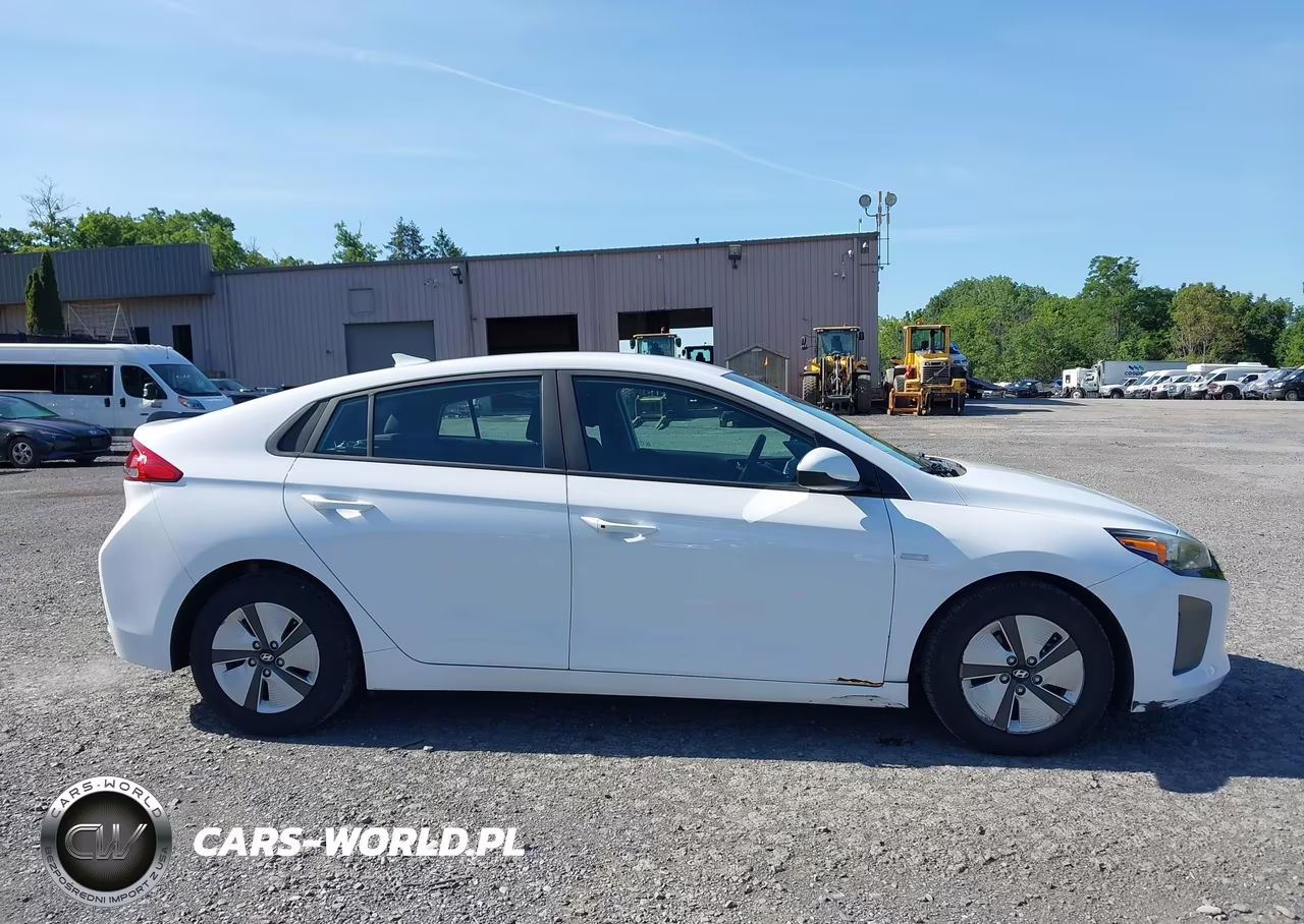 2018 Hyundai Ioniq Hybrid Blue VIN:KMHC65LC4JU075613 - 17