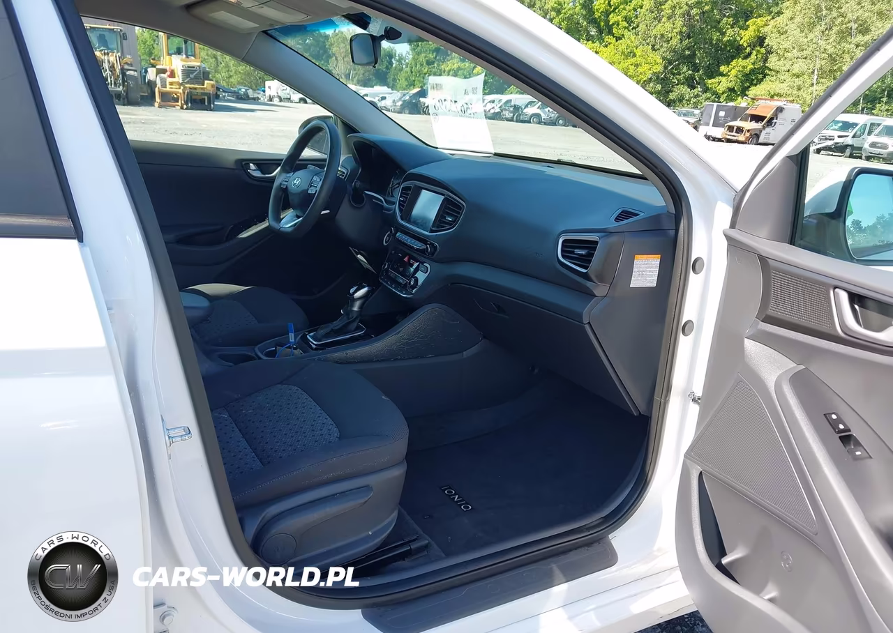 2018 Hyundai Ioniq Hybrid Blue VIN:KMHC65LC4JU075613 - 5