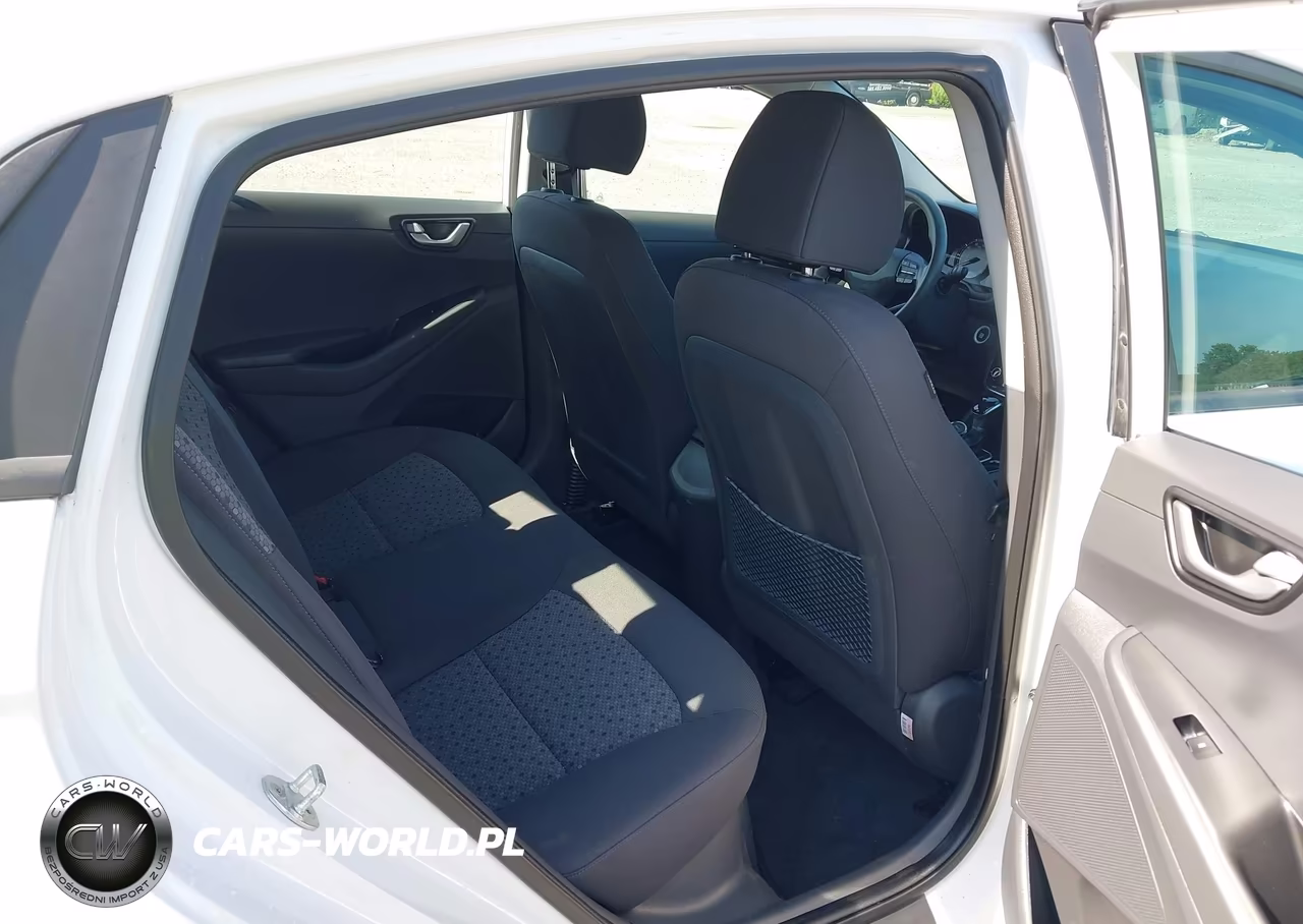 2018 Hyundai Ioniq Hybrid Blue VIN:KMHC65LC4JU075613 - 8