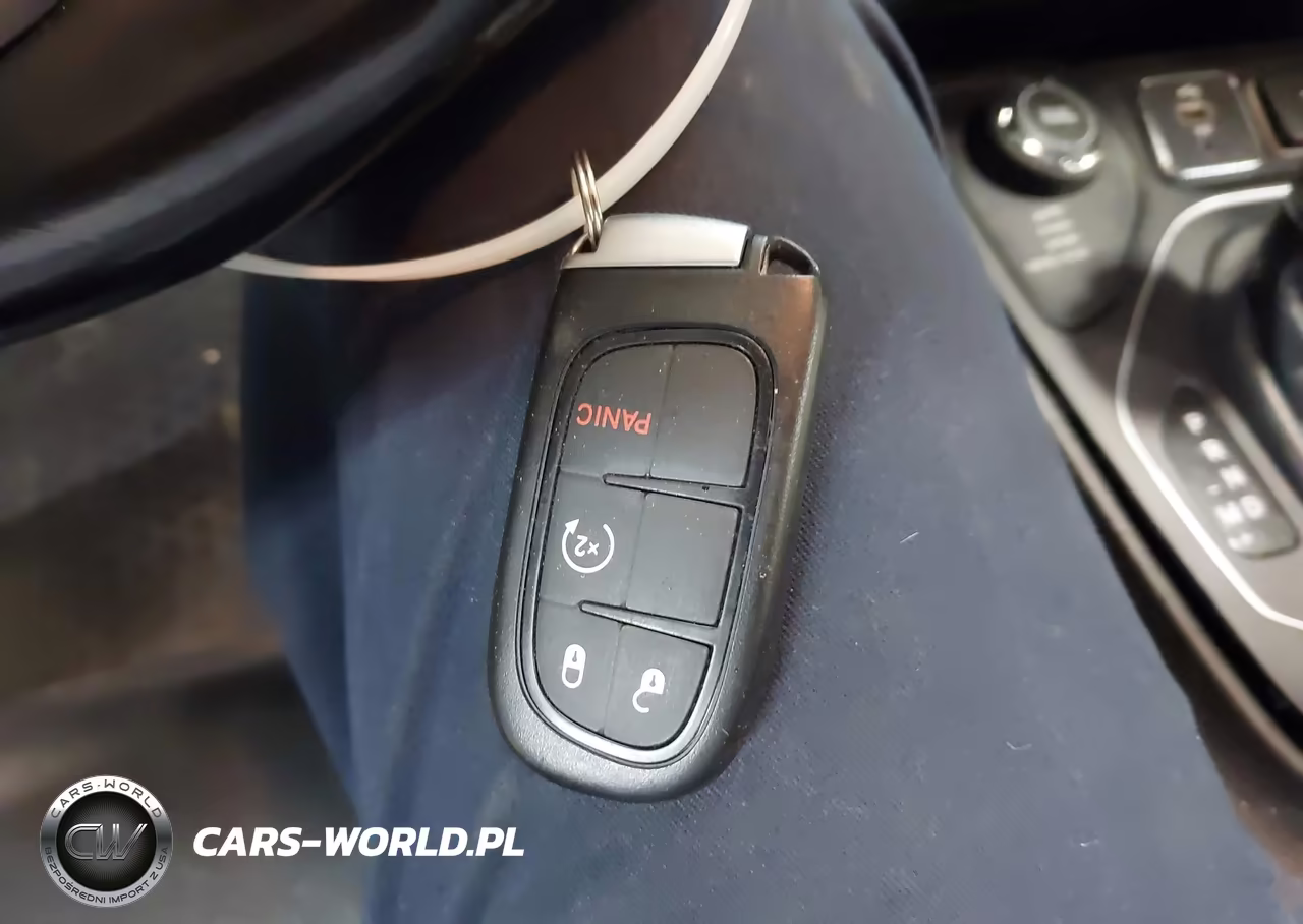 2019 Jeep Cherokee Latitude Plus 4X4 VIN:1C4PJMLBXKD230401 - 11