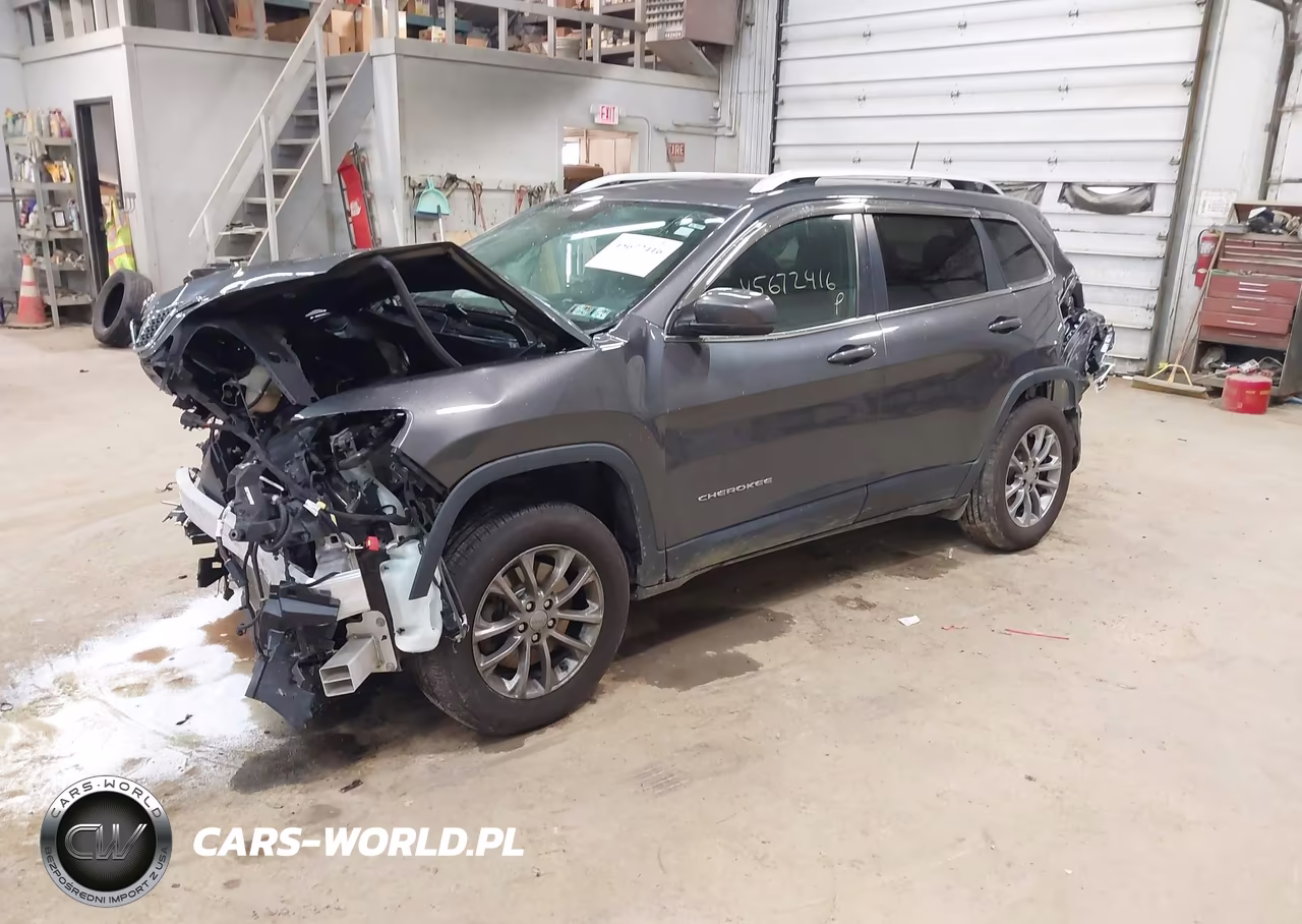 2019 Jeep Cherokee Latitude Plus 4X4 VIN:1C4PJMLBXKD230401 - 2