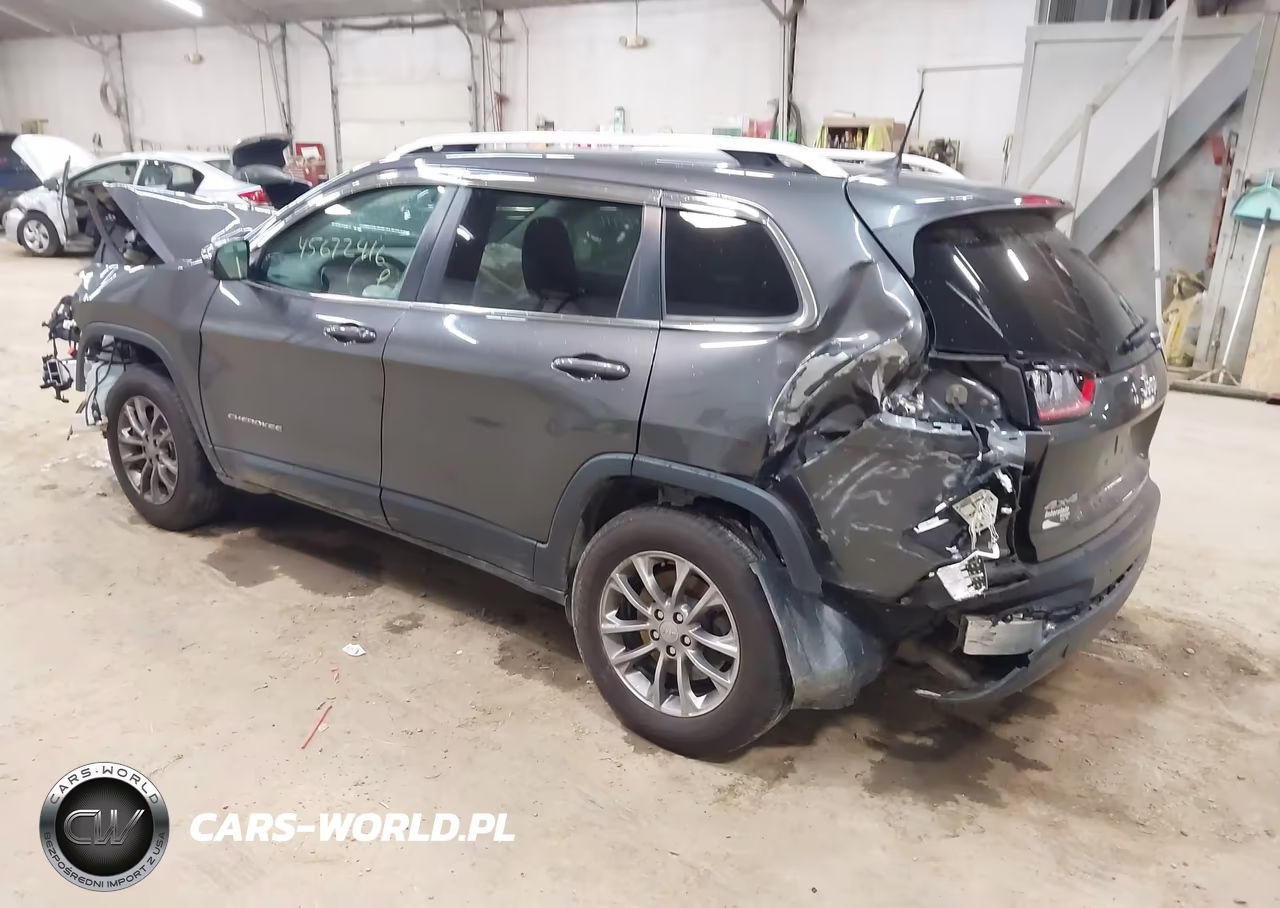 2019 Jeep Cherokee Latitude Plus 4X4 VIN:1C4PJMLBXKD230401 - 3