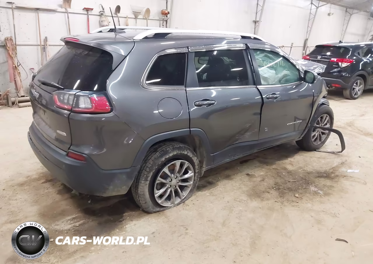 2019 Jeep Cherokee Latitude Plus 4X4 VIN:1C4PJMLBXKD230401 - 4