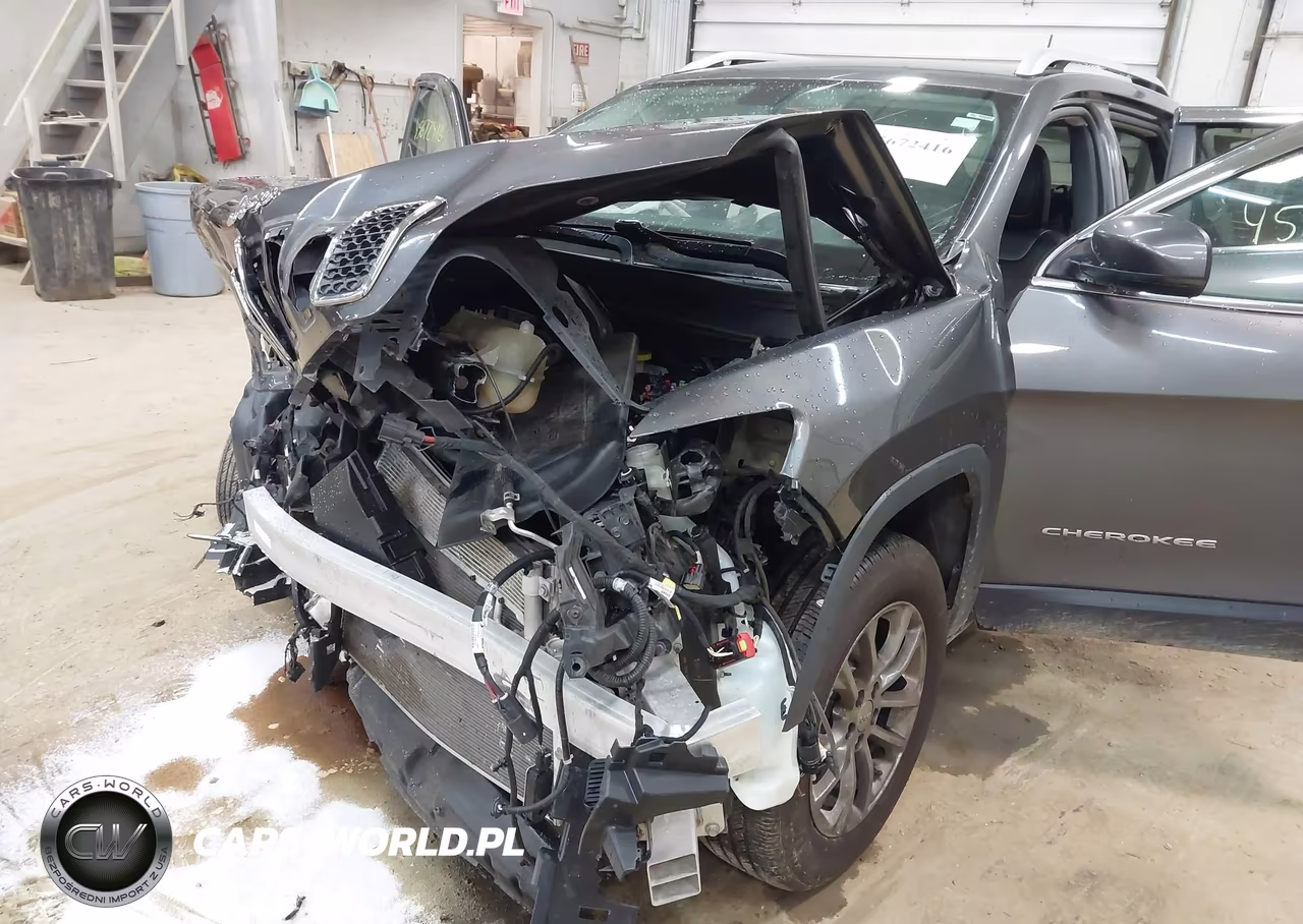 2019 Jeep Cherokee Latitude Plus 4X4 VIN:1C4PJMLBXKD230401 - 6