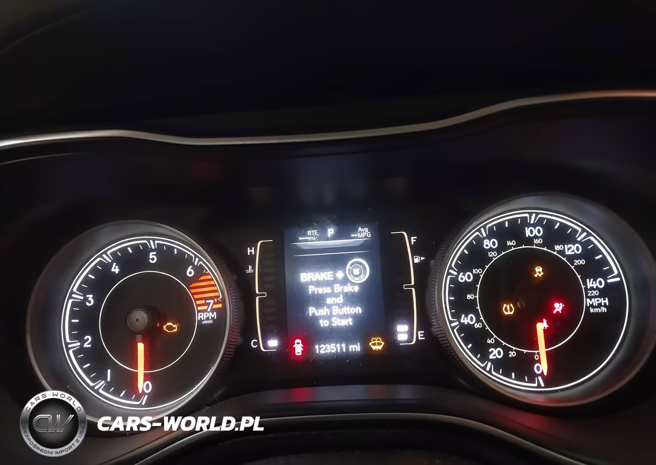 2019 Jeep Cherokee Latitude Plus 4X4 VIN:1C4PJMLBXKD230401 - 7