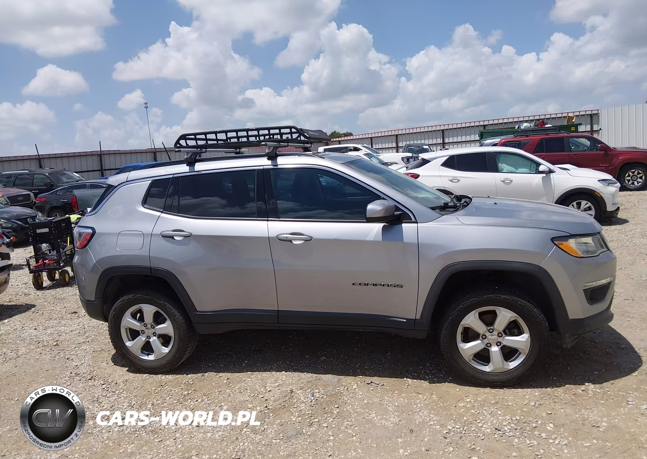 2018 Jeep Compass Latitude 4X4 VIN:3C4NJDBB7JT114140 - 13