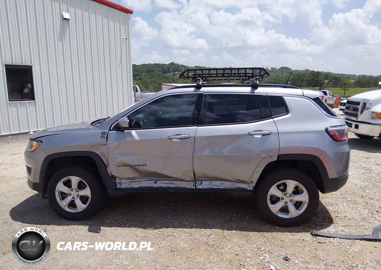 2018 Jeep Compass Latitude 4X4 VIN:3C4NJDBB7JT114140 - 14