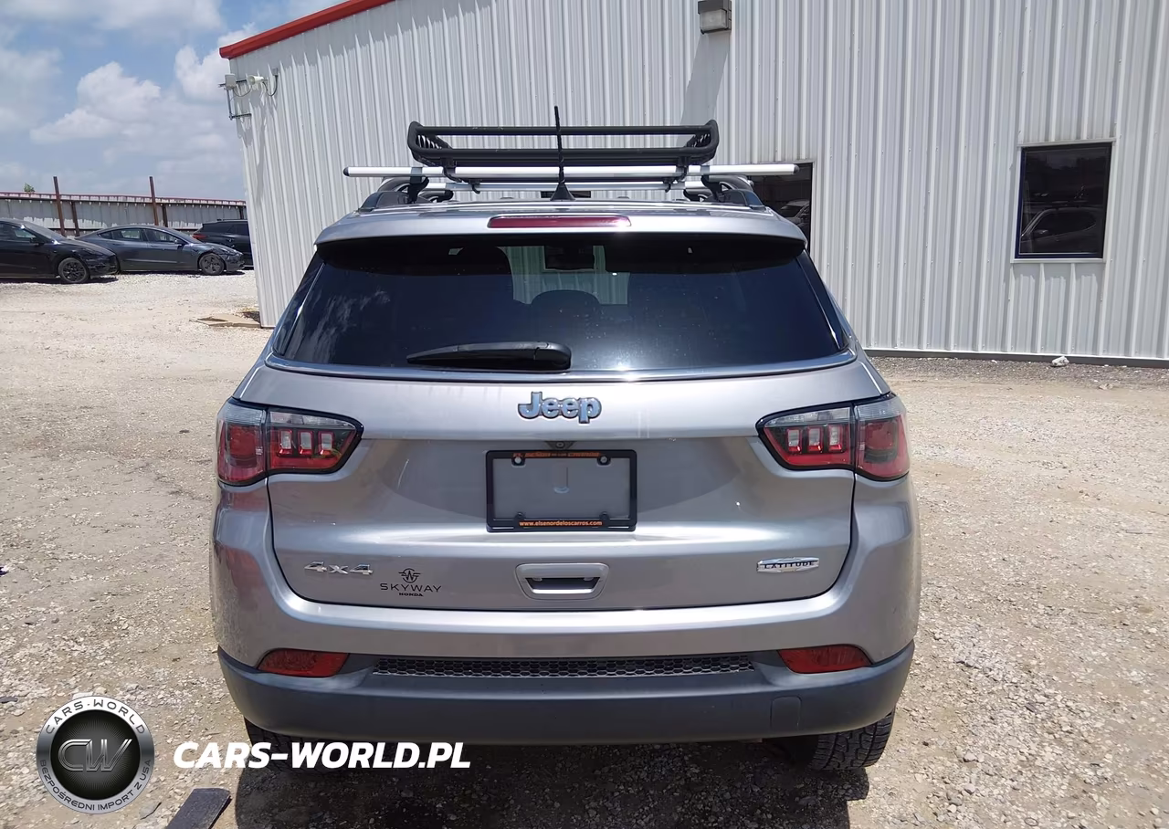 2018 Jeep Compass Latitude 4X4 VIN:3C4NJDBB7JT114140 - 16