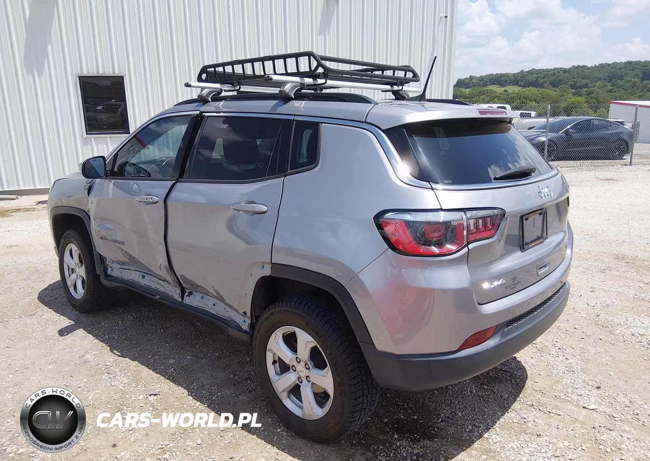 2018 Jeep Compass Latitude 4X4 VIN:3C4NJDBB7JT114140 - 3